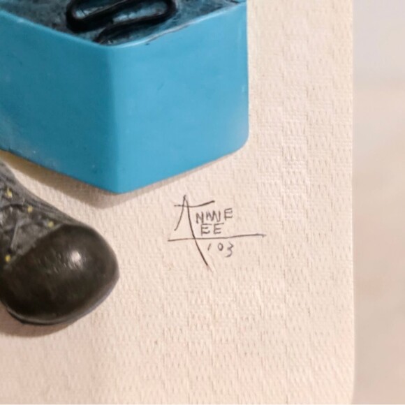 Annie Lee Playing guitar Clown Plaque with stand Red Ball and Butterfly - Picture 8 of 8